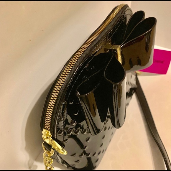 Betsey Johnson Hearts & Bow Black Purse - Picture 2 of 5